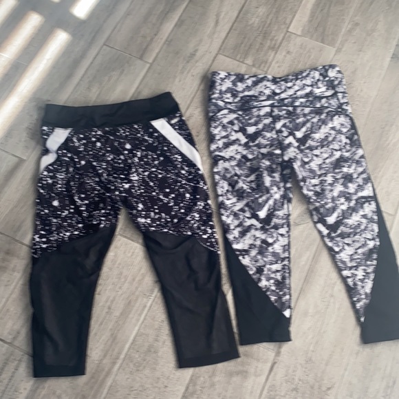 2 pair Mesh panel Capri leggings - Picture 4 of 4